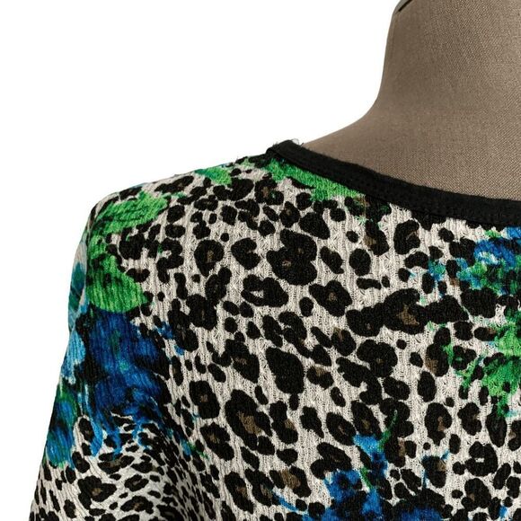 Urban Mix Junior's size 2X Black white animal Print floral short sleeve blouse - Picture 10 of 14